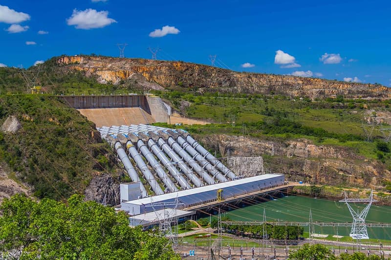 A usina e a represa de Furnas