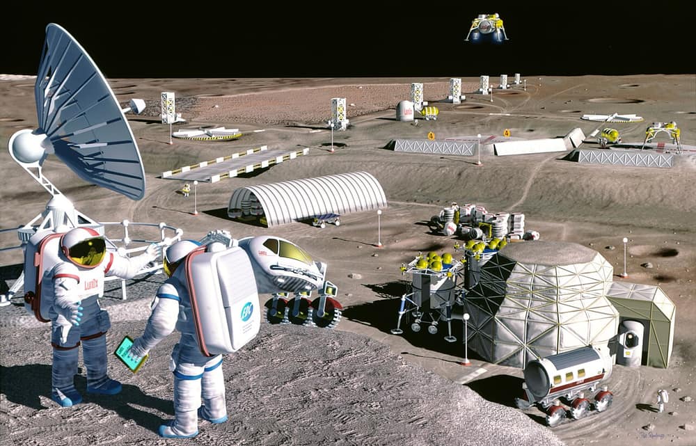 Pintura de astronautas observando uma base de mineração na Lua, com cúpulas, antenas e veículos