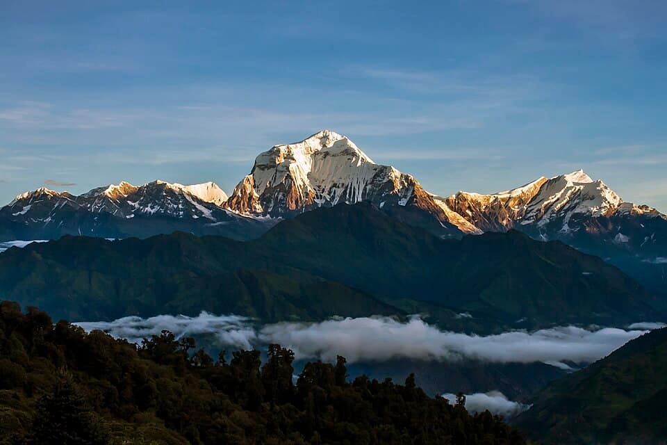 O Dhaulagiri visto do distrito de Myagdi, no Nepal