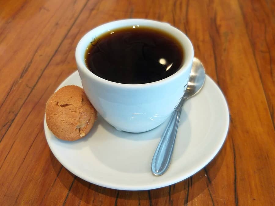 Café coado no coador de pano