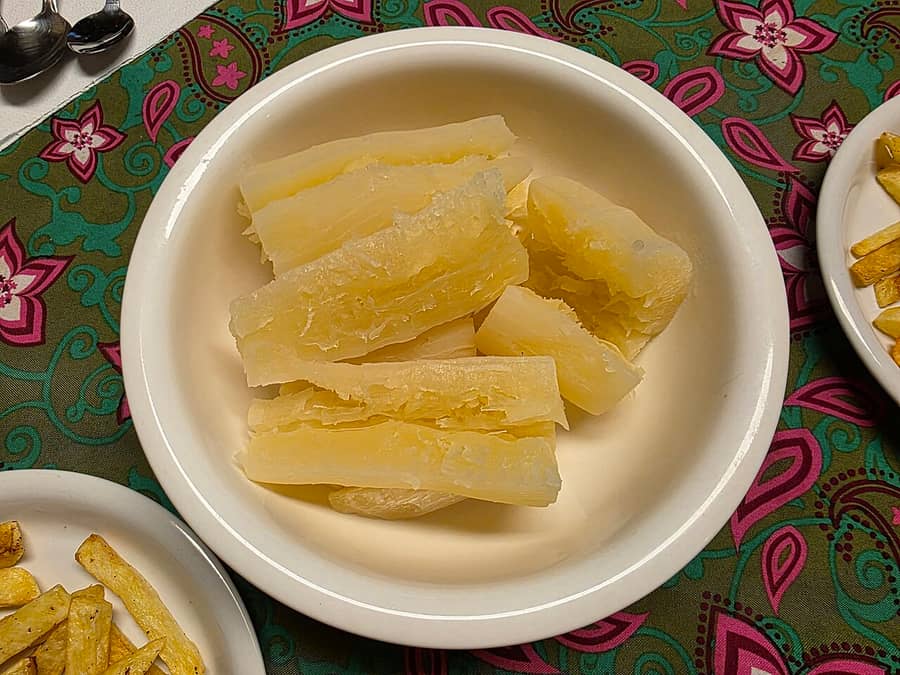 mandioca cozida.