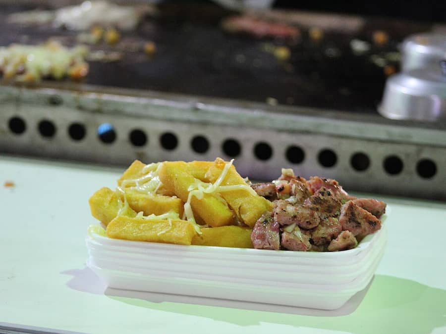 Polenta com molho de linguiça