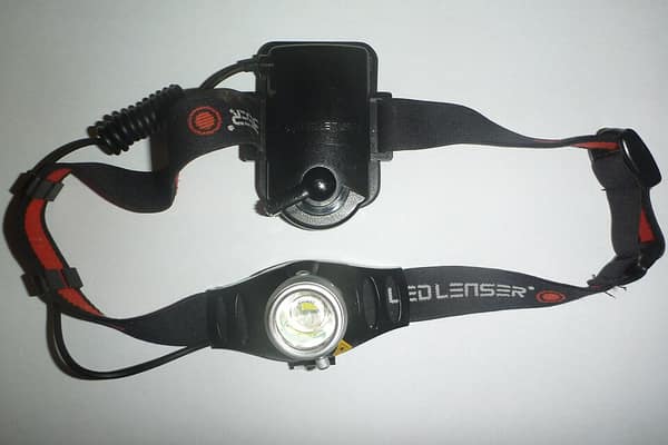 Lanterna de cabeça com elástico e farol de LED