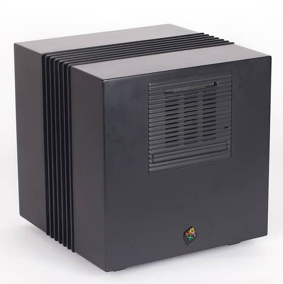 O NeXTcube: num computador como este nasceu a World Wide Web, em 1990.